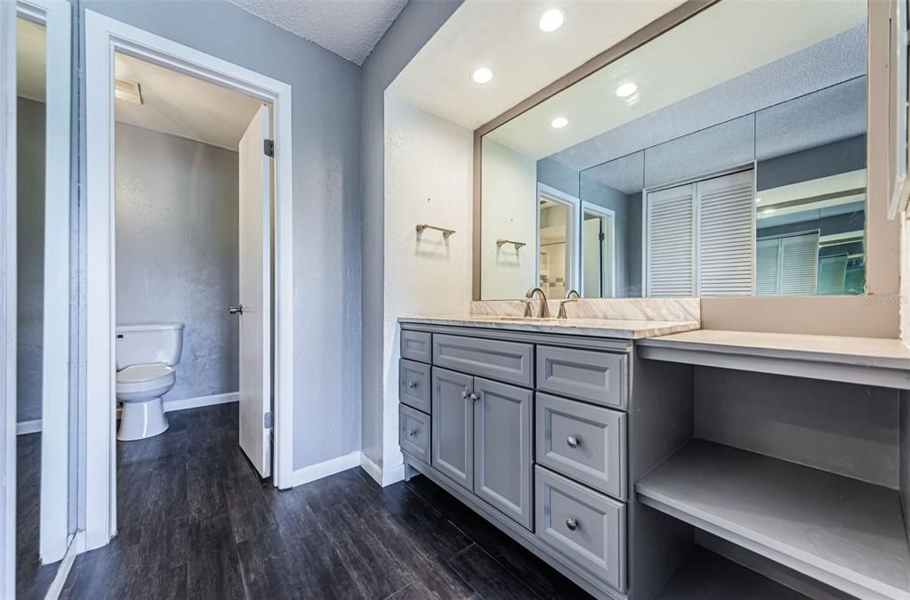 На продажу: $259,000 (2 спален, 2 ванн, 965 Квадратных фут)