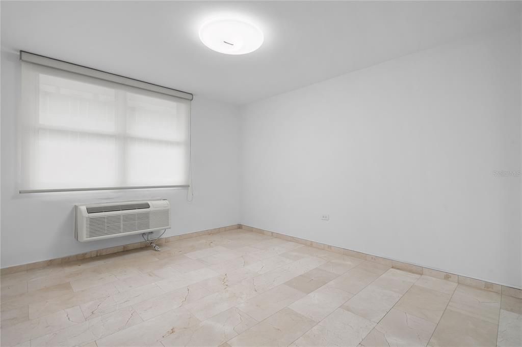 出租: $7,000 (4 贝兹, 3 浴室, 1952 平方英尺)