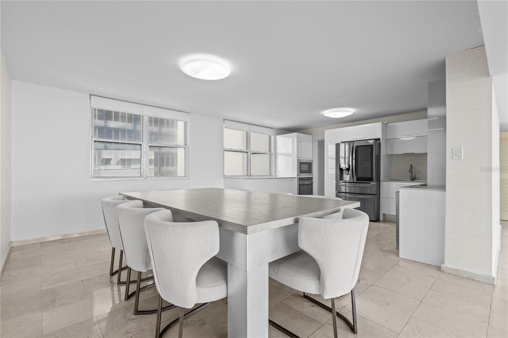 出租: $7,000 (4 贝兹, 3 浴室, 1952 平方英尺)