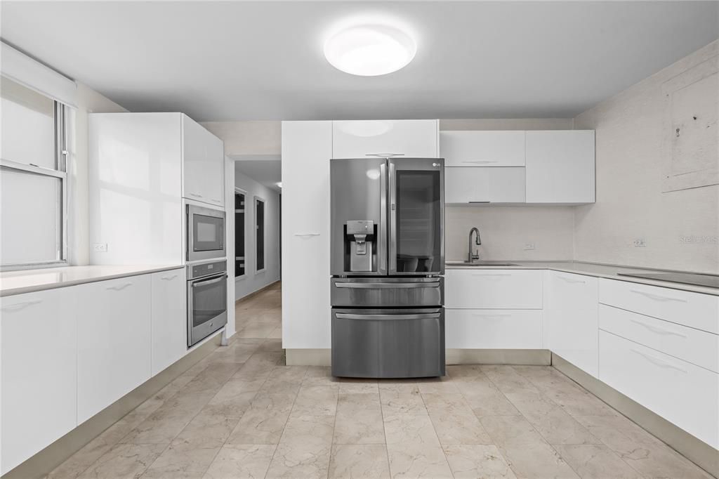 出租: $7,000 (4 贝兹, 3 浴室, 1952 平方英尺)