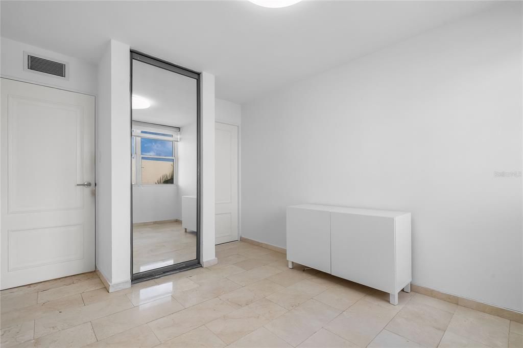 出租: $7,000 (4 贝兹, 3 浴室, 1952 平方英尺)