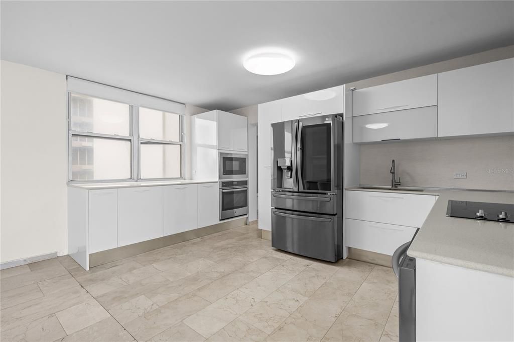 出租: $7,000 (4 贝兹, 3 浴室, 1952 平方英尺)