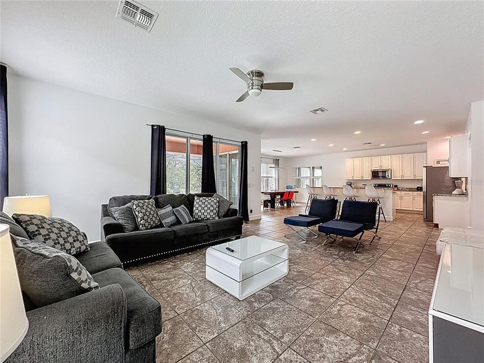 待售: $499,999 (6 贝兹, 4 浴室, 3579 平方英尺)