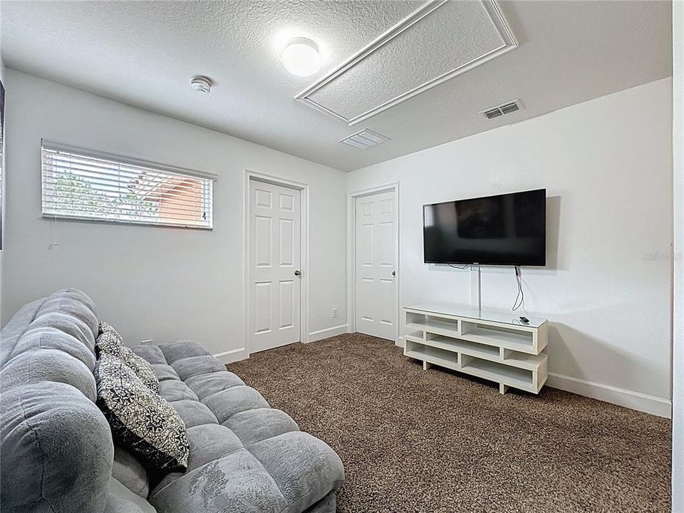 待售: $499,999 (6 贝兹, 4 浴室, 3579 平方英尺)