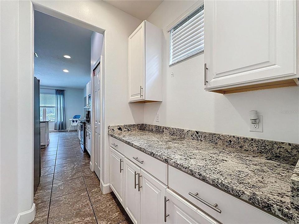 待售: $499,999 (6 贝兹, 4 浴室, 3579 平方英尺)