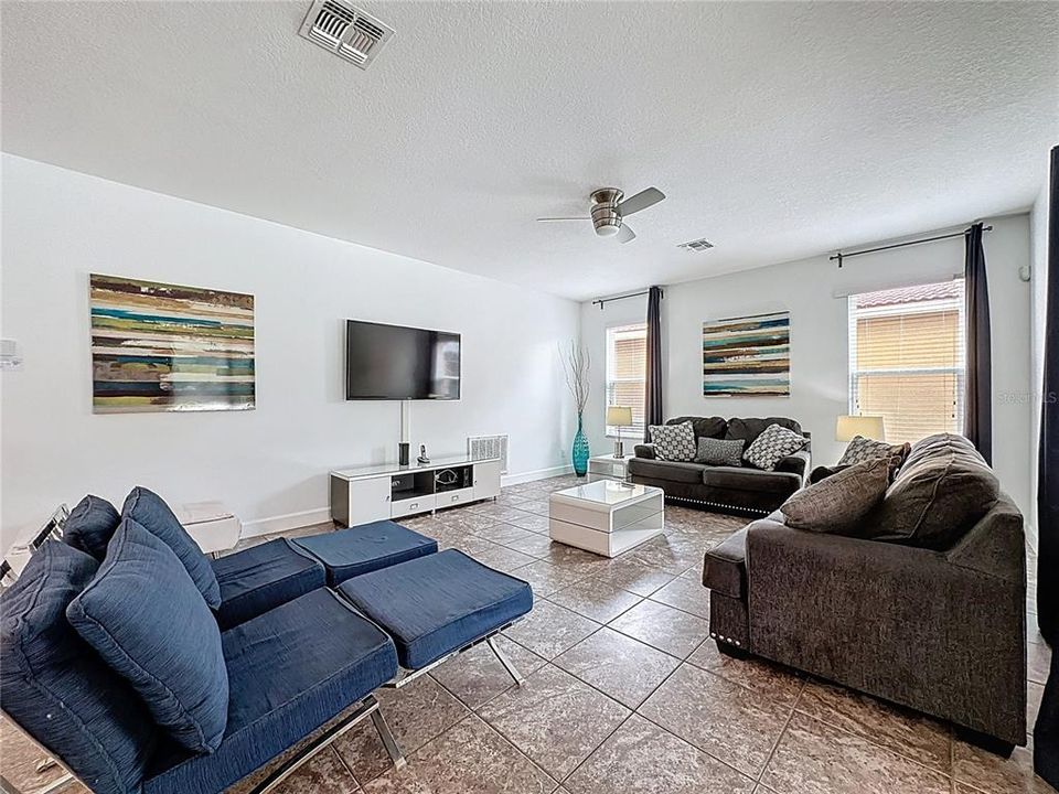 待售: $499,999 (6 贝兹, 4 浴室, 3579 平方英尺)