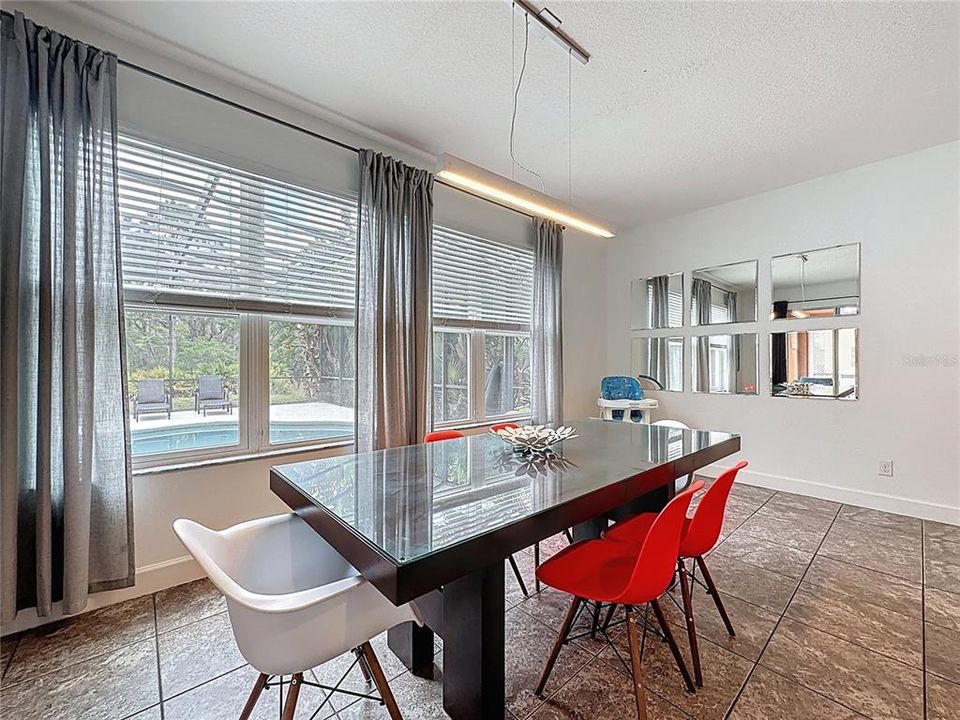 待售: $499,999 (6 贝兹, 4 浴室, 3579 平方英尺)