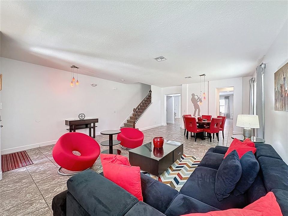 待售: $499,999 (6 贝兹, 4 浴室, 3579 平方英尺)