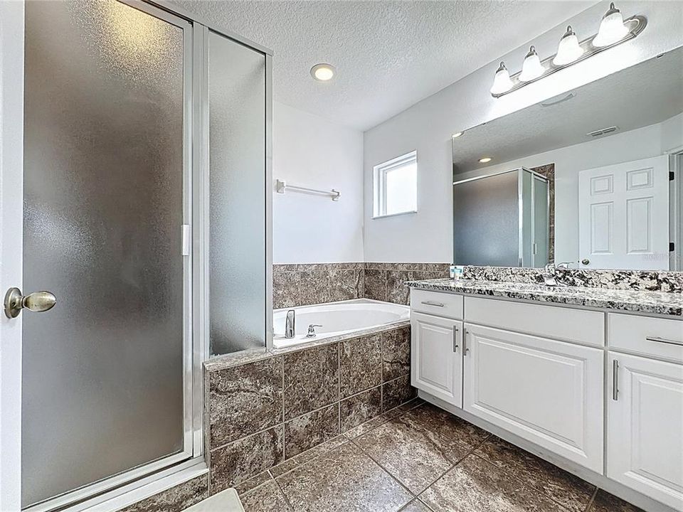 待售: $499,999 (6 贝兹, 4 浴室, 3579 平方英尺)