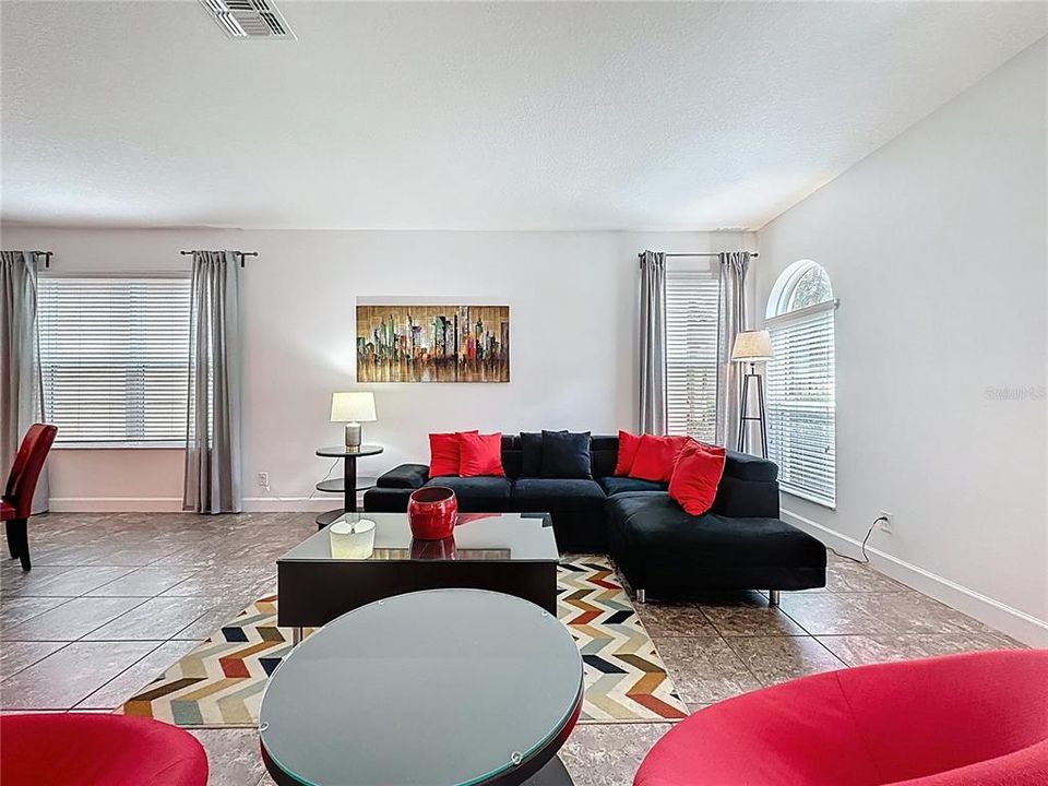 待售: $499,999 (6 贝兹, 4 浴室, 3579 平方英尺)