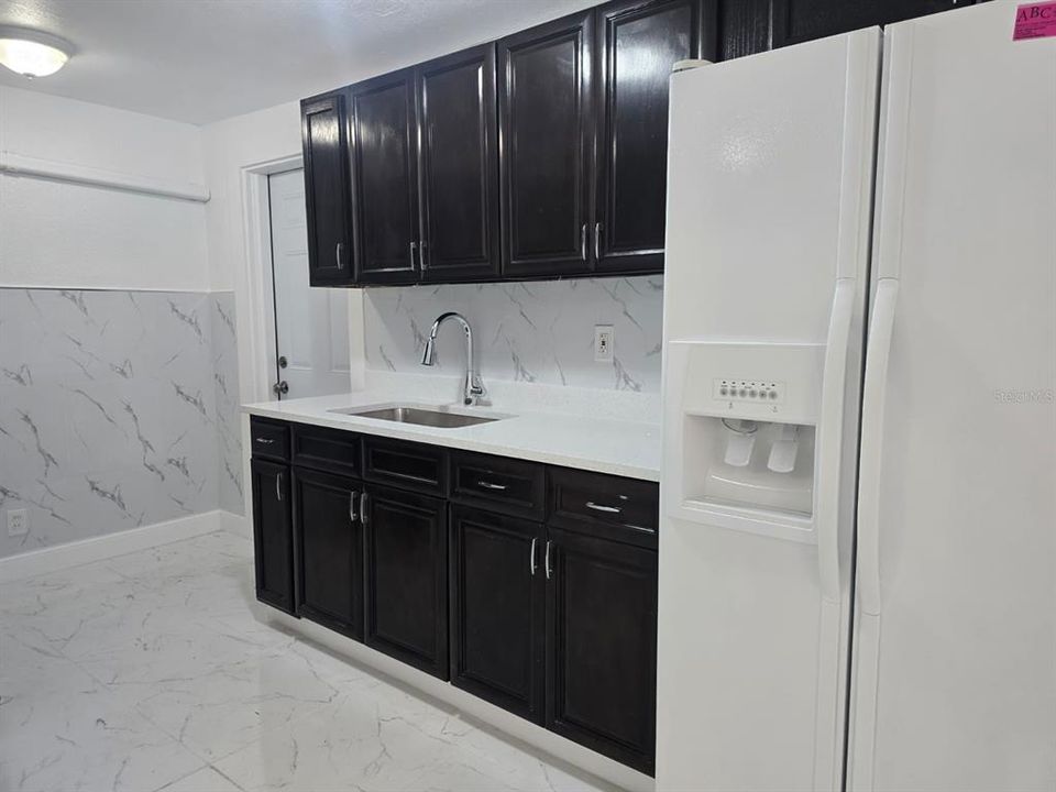 For Rent: $1,300 (1 beds, 1 baths, 500 Square Feet)