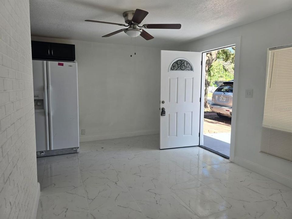 For Rent: $1,300 (1 beds, 1 baths, 500 Square Feet)