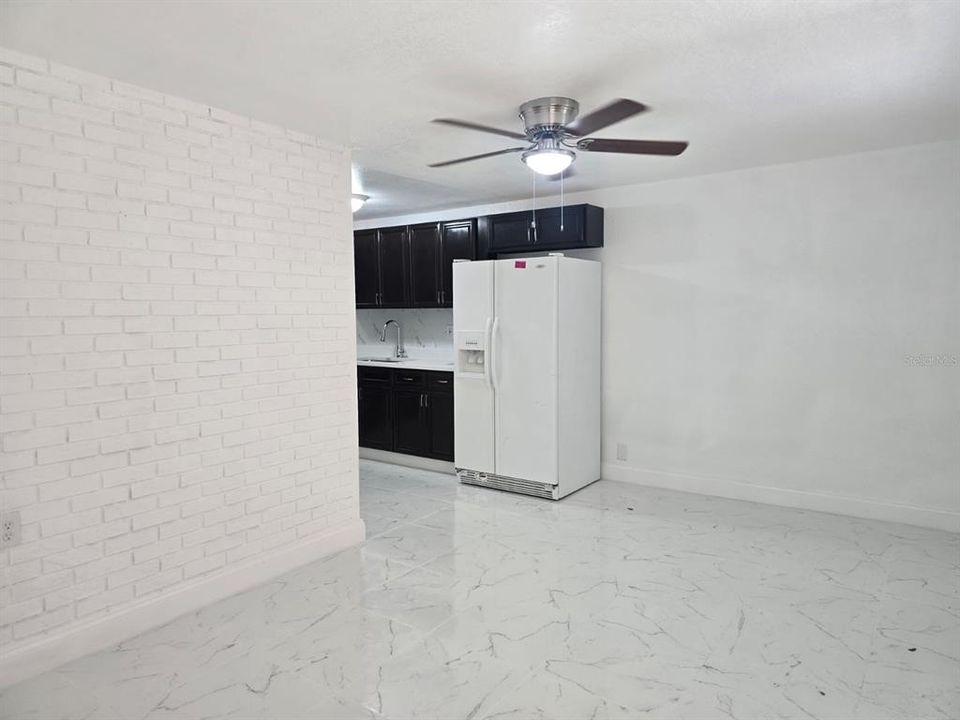 For Rent: $1,300 (1 beds, 1 baths, 500 Square Feet)