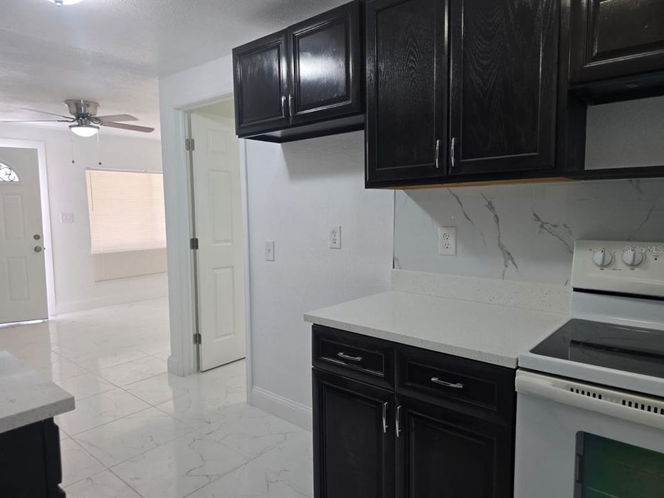 For Rent: $1,300 (1 beds, 1 baths, 500 Square Feet)