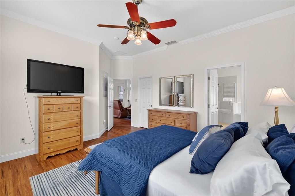 For Sale: $385,000 (3 beds, 2 baths, 1577 Square Feet)