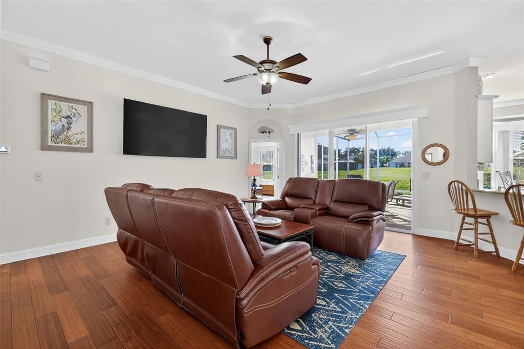 For Sale: $385,000 (3 beds, 2 baths, 1577 Square Feet)