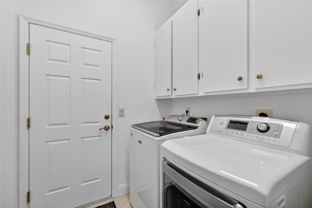 For Sale: $385,000 (3 beds, 2 baths, 1577 Square Feet)