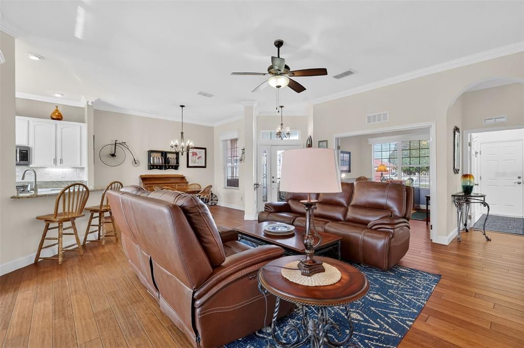 For Sale: $385,000 (3 beds, 2 baths, 1577 Square Feet)