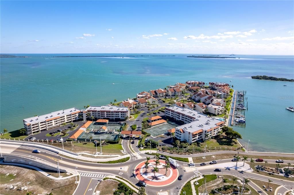 En Venta: $629,000 (3 camas, 3 baños, 2205 Pies cuadrados)