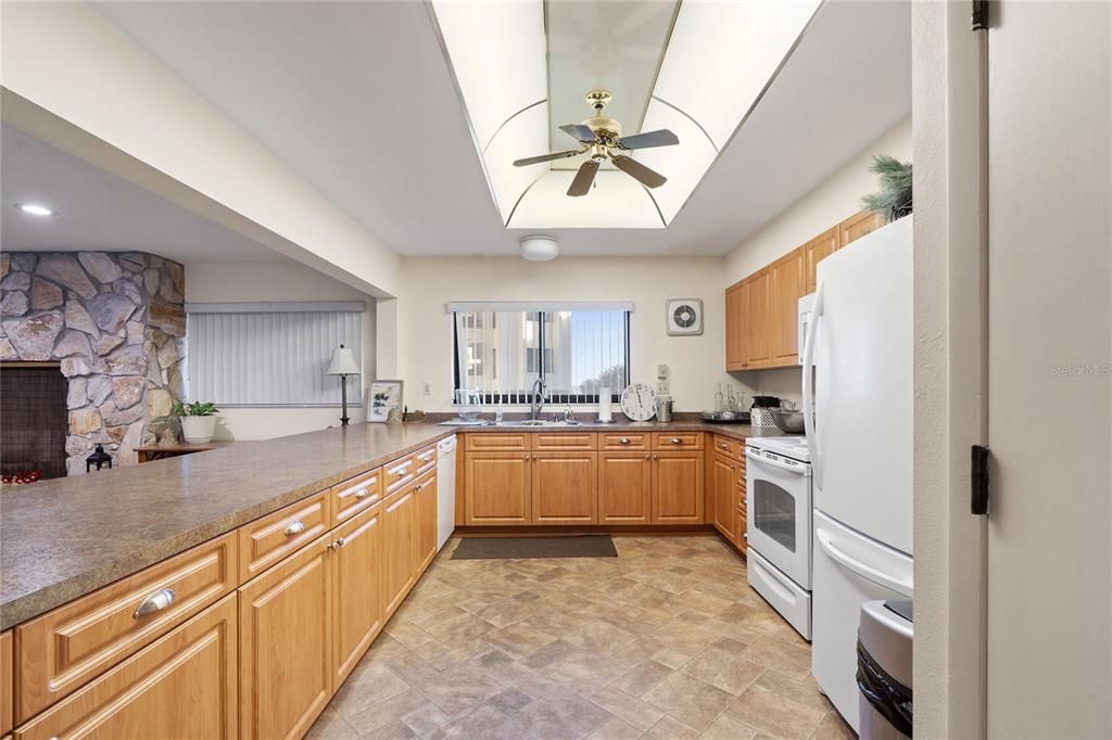 For Sale: $629,000 (3 beds, 3 baths, 2010 Square Feet)