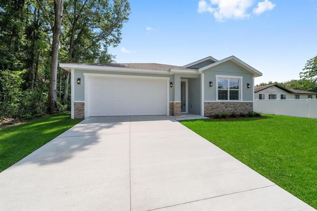 En Venta: $335,000 (4 camas, 3 baños, 2057 Pies cuadrados)