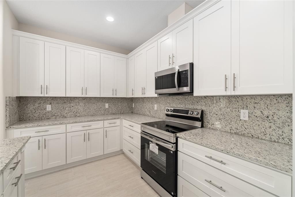 En Venta: $335,000 (4 camas, 3 baños, 2057 Pies cuadrados)