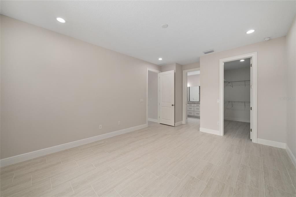 En Venta: $335,000 (4 camas, 3 baños, 2057 Pies cuadrados)