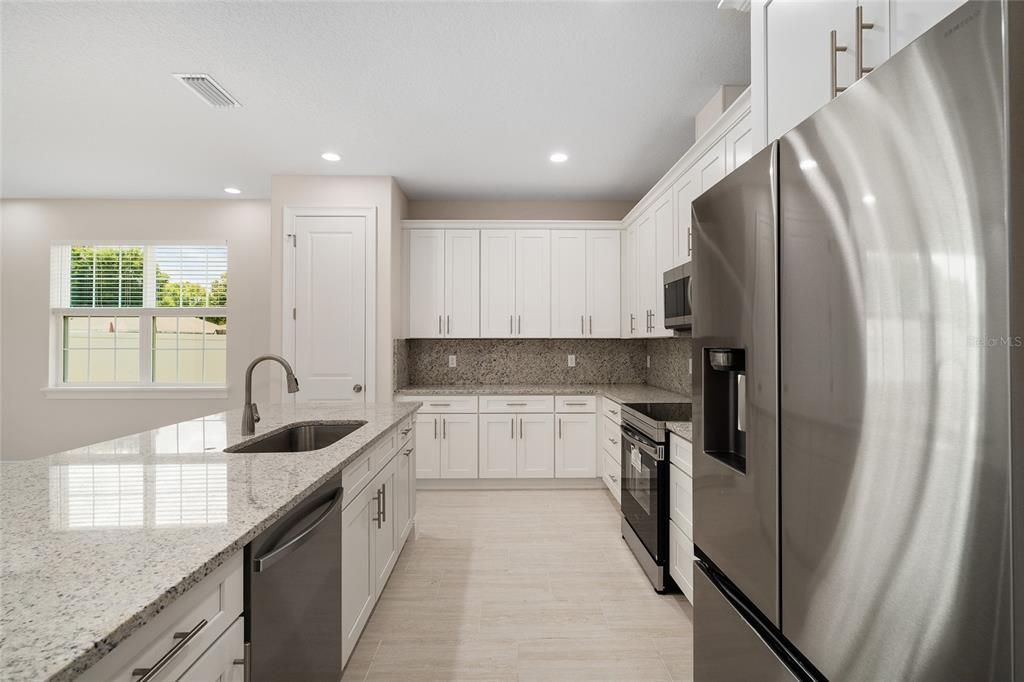 En Venta: $335,000 (4 camas, 3 baños, 2057 Pies cuadrados)