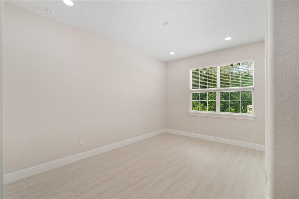 En Venta: $335,000 (4 camas, 3 baños, 2057 Pies cuadrados)