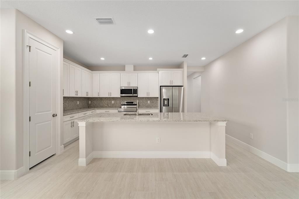 En Venta: $335,000 (4 camas, 3 baños, 2057 Pies cuadrados)