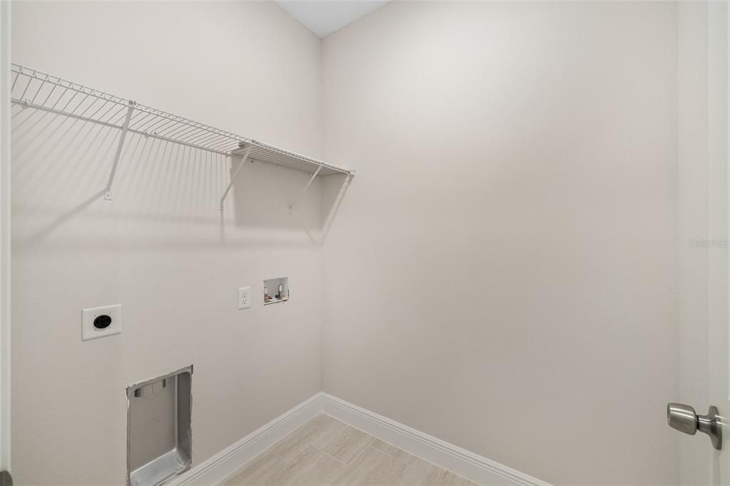 En Venta: $335,000 (4 camas, 3 baños, 2057 Pies cuadrados)