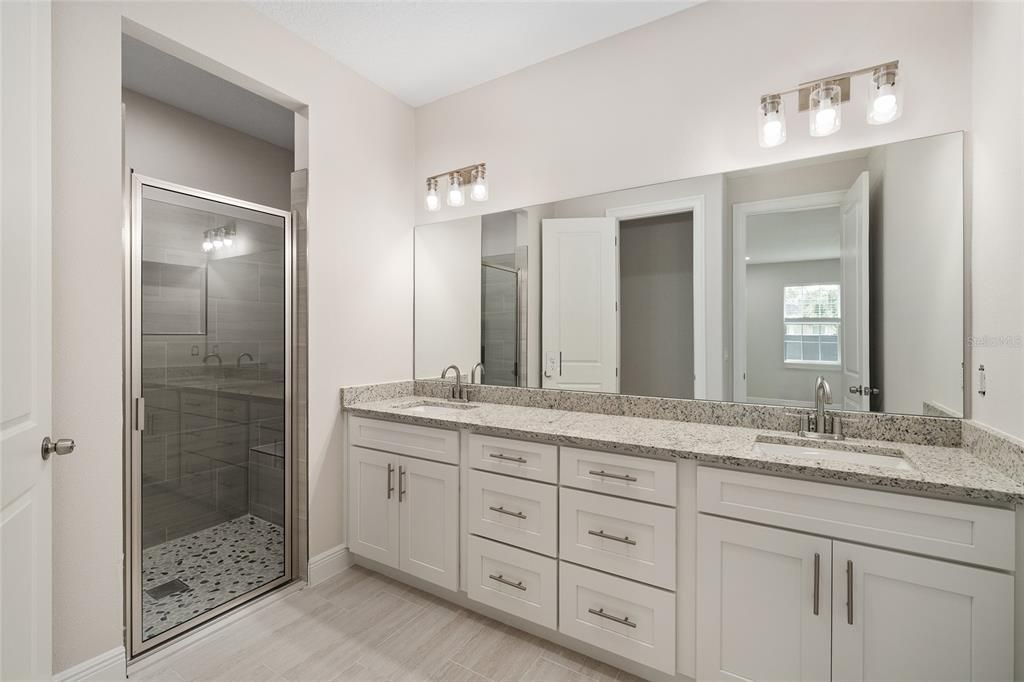 En Venta: $335,000 (4 camas, 3 baños, 2057 Pies cuadrados)