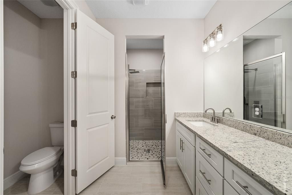 En Venta: $335,000 (4 camas, 3 baños, 2057 Pies cuadrados)