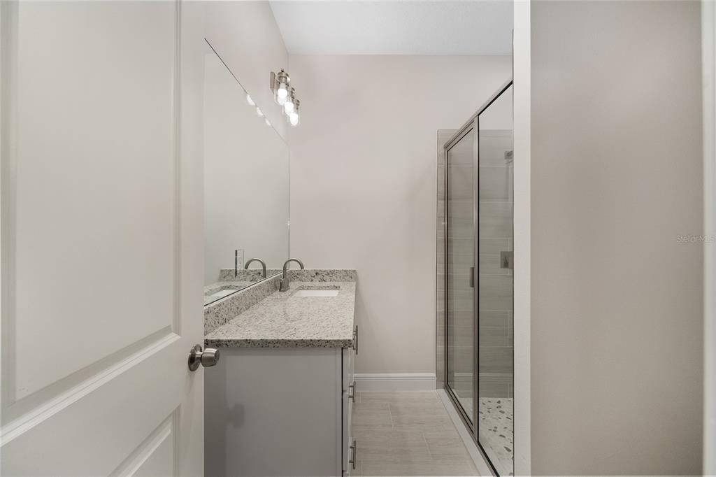 En Venta: $335,000 (4 camas, 3 baños, 2057 Pies cuadrados)