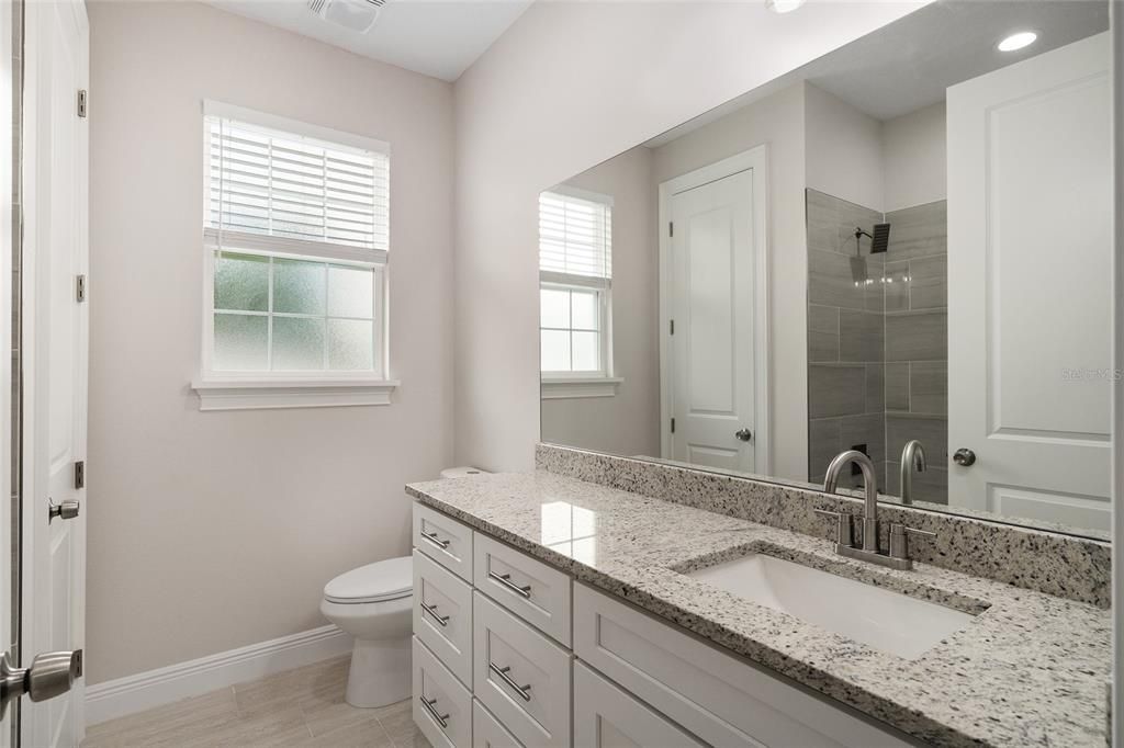 En Venta: $335,000 (4 camas, 3 baños, 2057 Pies cuadrados)