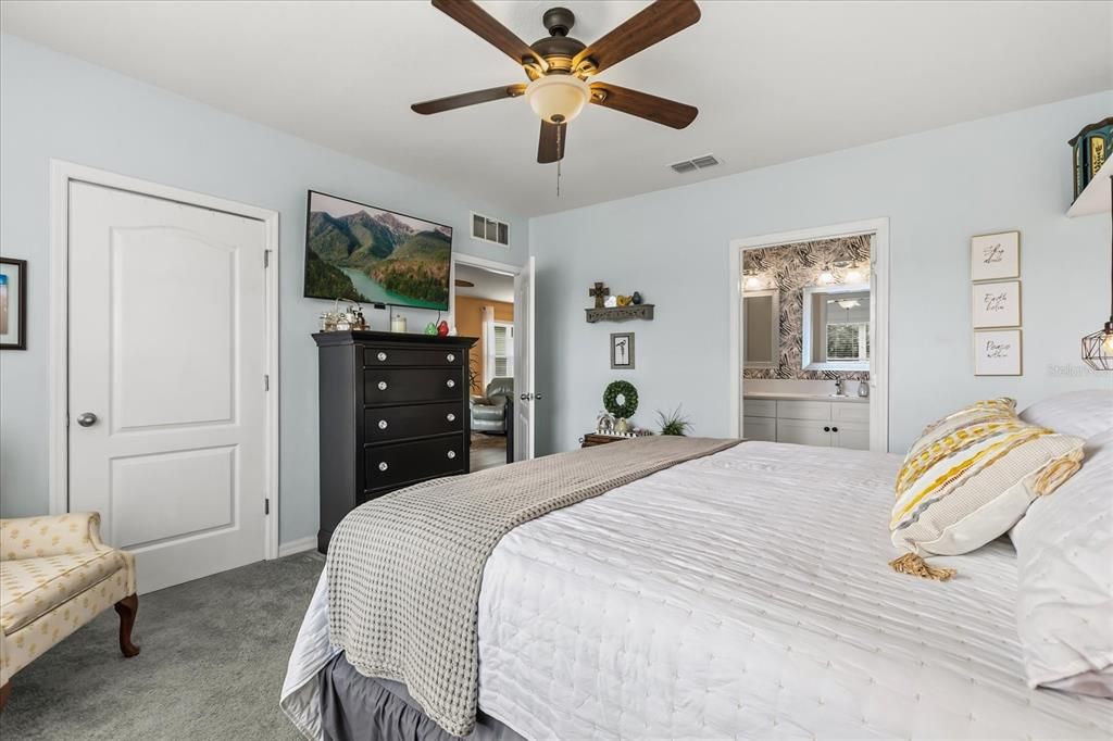 For Sale: $365,000 (3 beds, 2 baths, 1515 Square Feet)