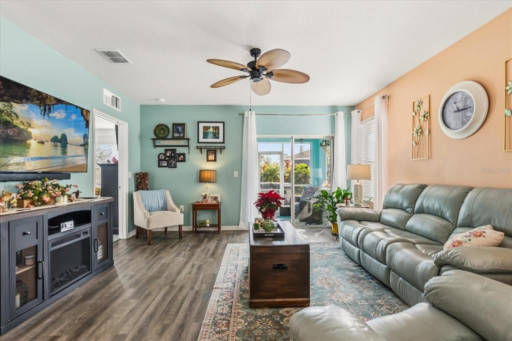 For Sale: $365,000 (3 beds, 2 baths, 1515 Square Feet)