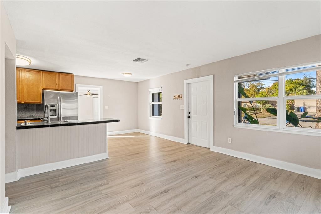 На продажу: $375,000 (3 спален, 3 ванн, 1347 Квадратных фут)