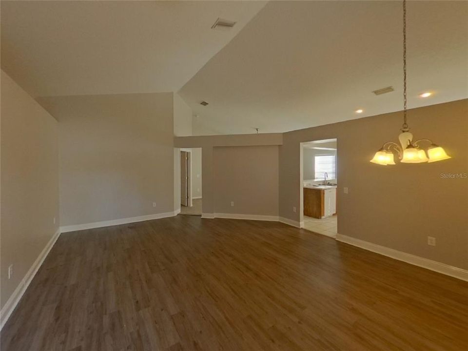 En Renta: $2,109 (3 camas, 2 baños, 1558 Pies cuadrados)