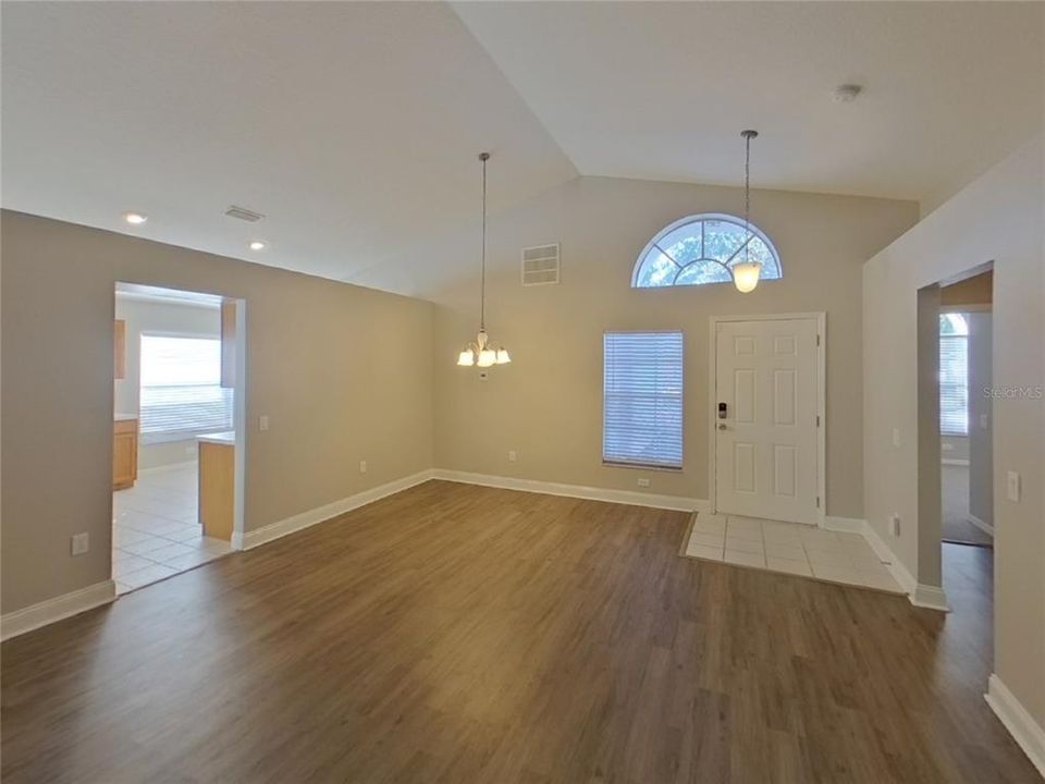 En Renta: $2,109 (3 camas, 2 baños, 1558 Pies cuadrados)