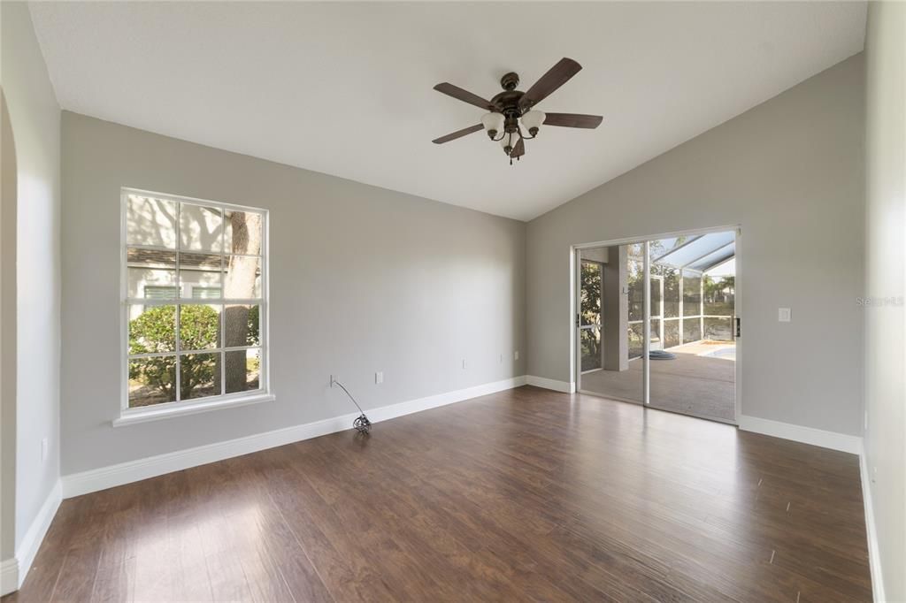 На продажу: $329,900 (3 спален, 2 ванн, 1295 Квадратных фут)