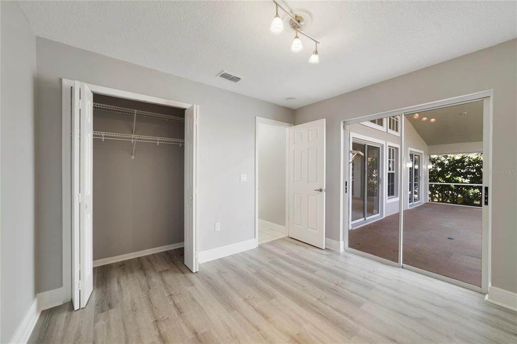 На продажу: $329,900 (3 спален, 2 ванн, 1295 Квадратных фут)