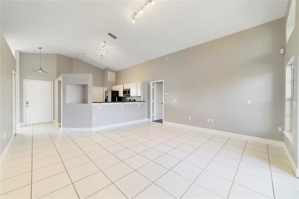 На продажу: $329,900 (3 спален, 2 ванн, 1295 Квадратных фут)