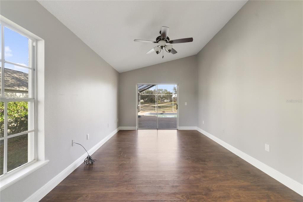 На продажу: $329,900 (3 спален, 2 ванн, 1295 Квадратных фут)