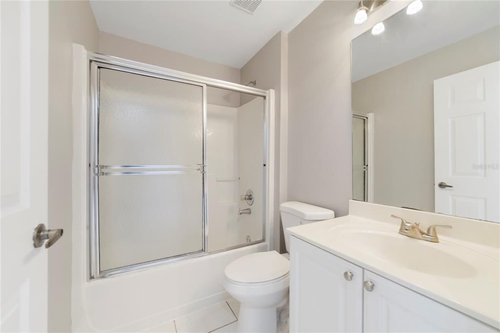 На продажу: $329,900 (3 спален, 2 ванн, 1295 Квадратных фут)