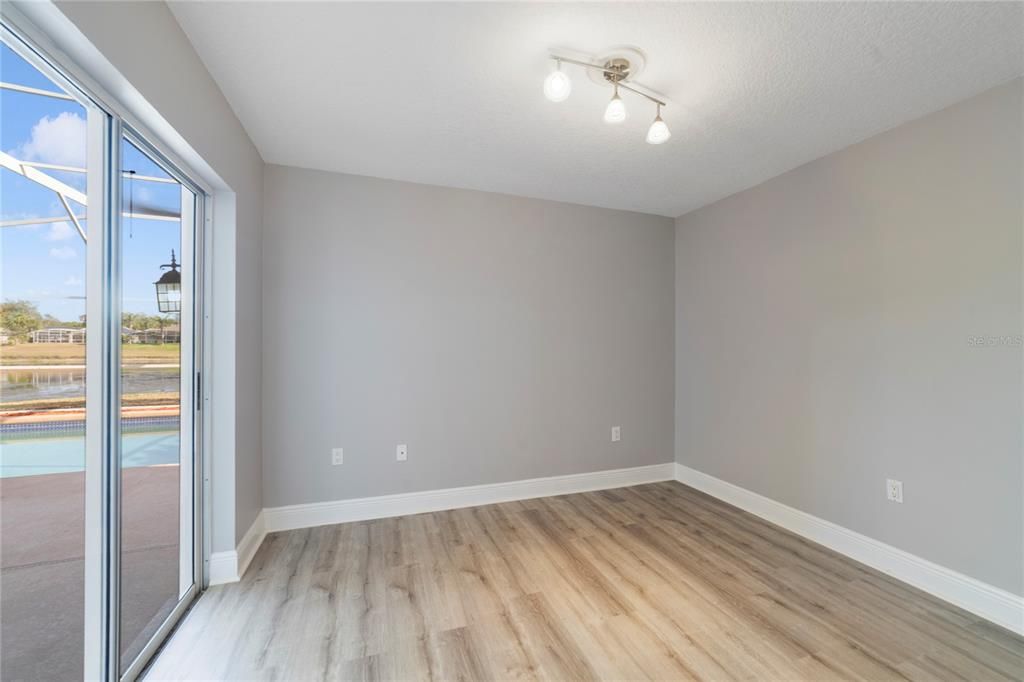 На продажу: $329,900 (3 спален, 2 ванн, 1295 Квадратных фут)