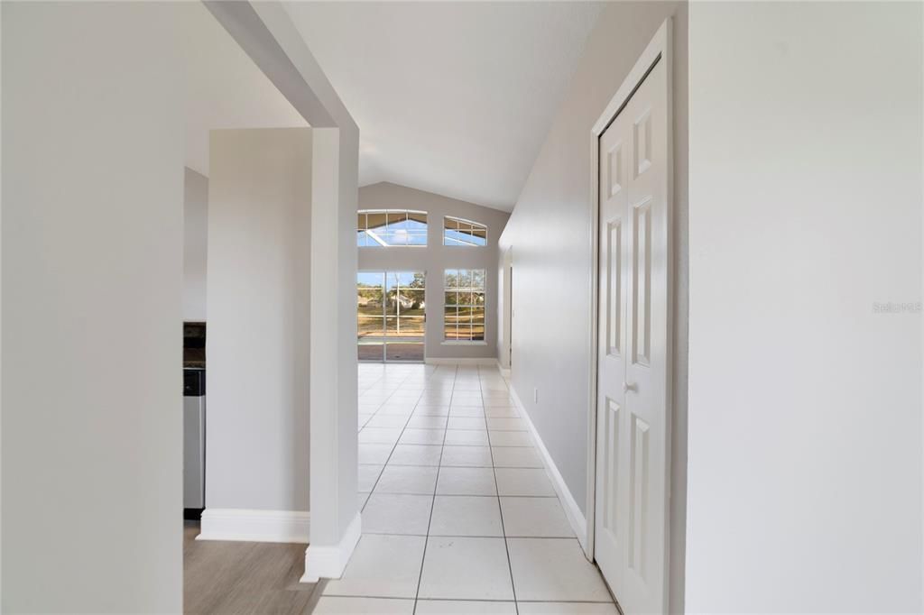 На продажу: $329,900 (3 спален, 2 ванн, 1295 Квадратных фут)