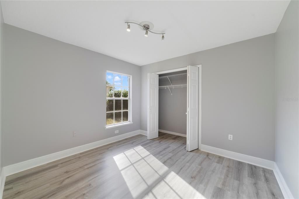 На продажу: $329,900 (3 спален, 2 ванн, 1295 Квадратных фут)