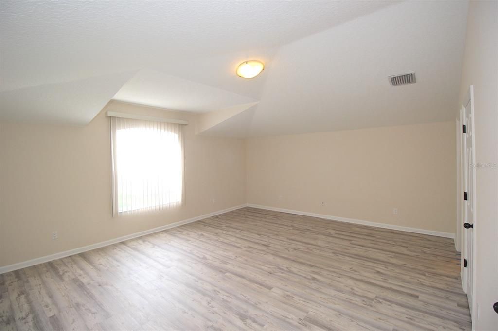 В аренду: $2,285 (3 спален, 3 ванн, 2223 Квадратных фут)