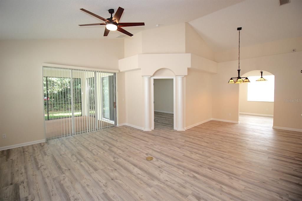 В аренду: $2,285 (3 спален, 3 ванн, 2223 Квадратных фут)